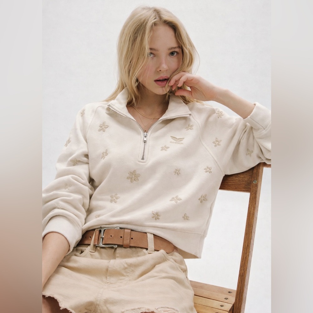 Elevated Faith Floral Half Zip Sweatshirt L Cream Cropped Cozy
